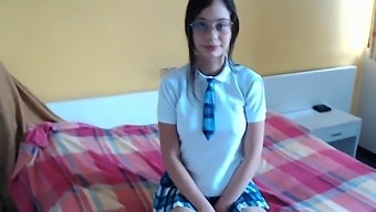 Venezolana Coed Secretly Recorded And Performs Oral Sex