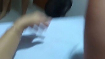Barbatul Casatorit Ii Curata Vaginul Sotiei Cu Limba Dupa Actul Sexual Si Urineaza Pe Ea