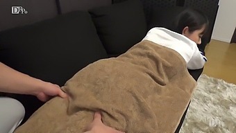 풋살 코치 카린 모리시타와 가치하메 1이 출연하는 에로틱 비디오