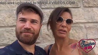 Bruneta Amatoare Cu Sani Mari Naturali Primeste Sex Anal